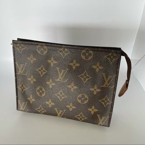 🎃🎃🎃Best Price Louis Vuitton Monogram Toiletry Pouch 19